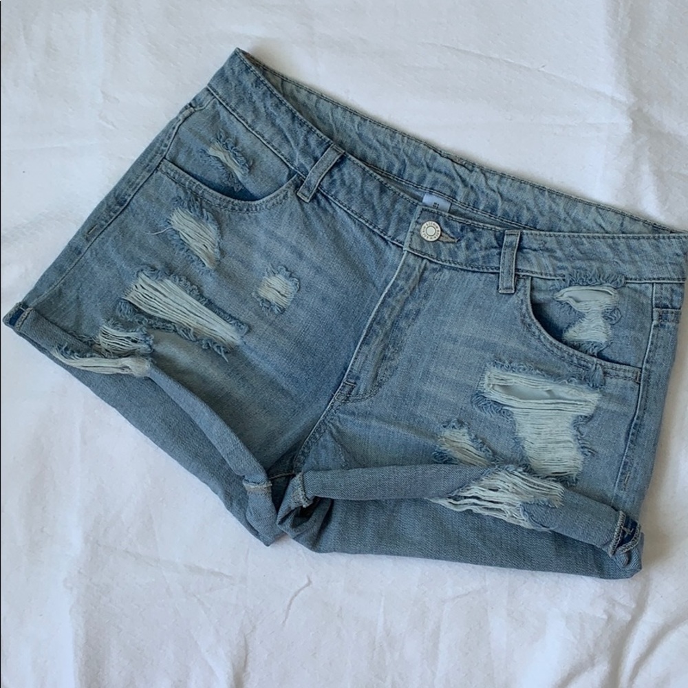 NWOT TAGS H&M DISTRESSED SHORTS